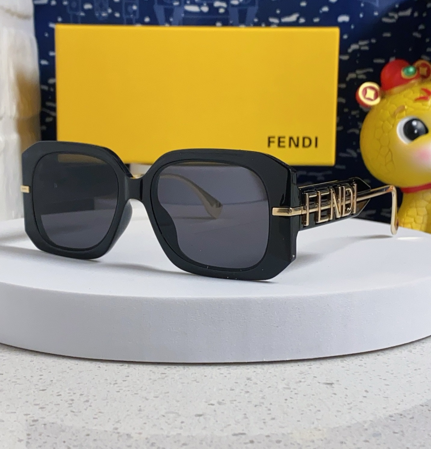 FSG44 | Fendi SunGlass (903287-P75)