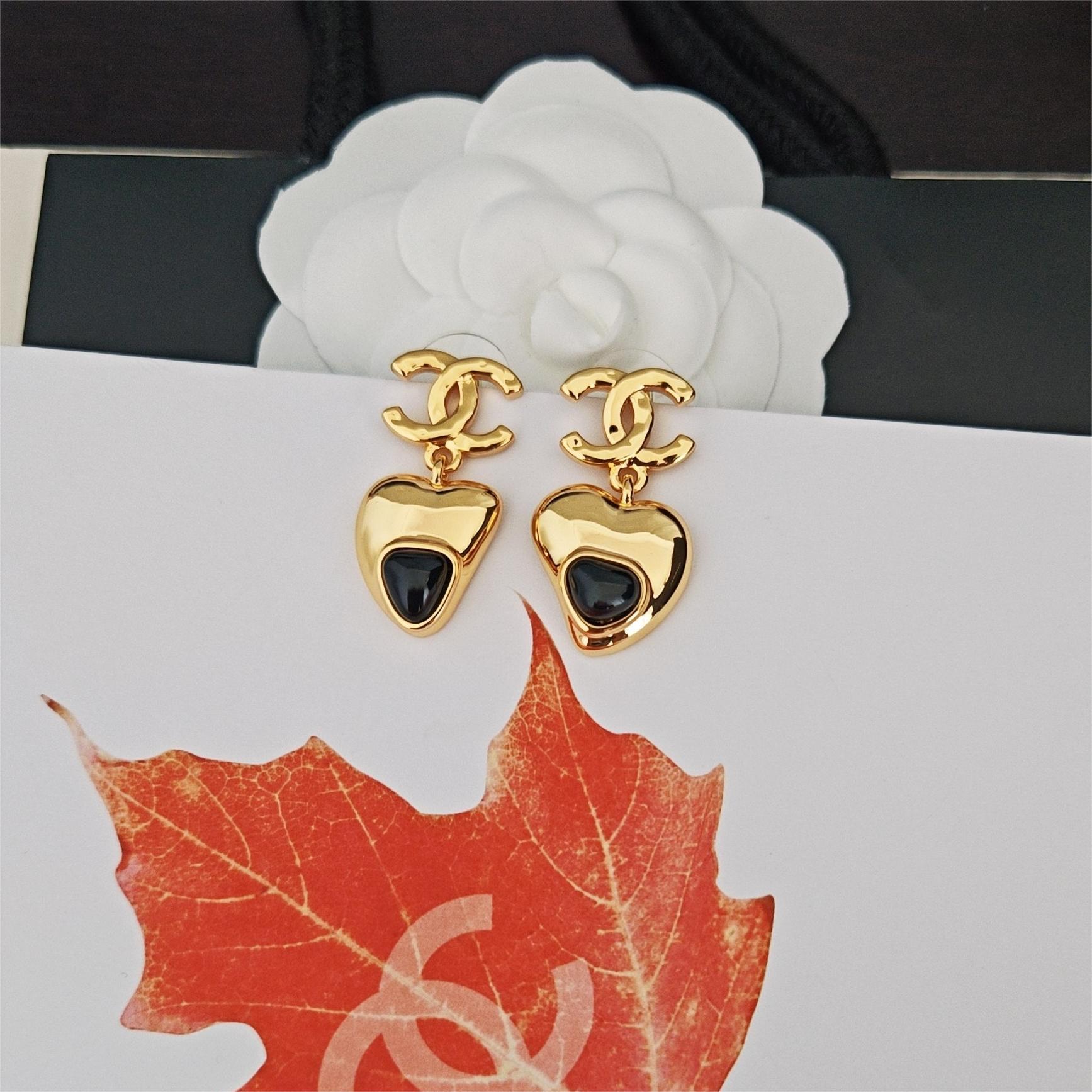 FWEH04 | CHANEL Earrings(P50)